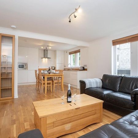 Dwellcome Home Ltd 2 King Beds West End Apt, Half Mile To Union Street Yet Quiet, Free Allocated Parking Space At Rear Entrance & Fast Wifi, Ideal For Long Term Contractor, Corporate, Etc Stays, Regular Housekeeping Option - See Our Site For Assuranc Aberdeen Kültér fotó
