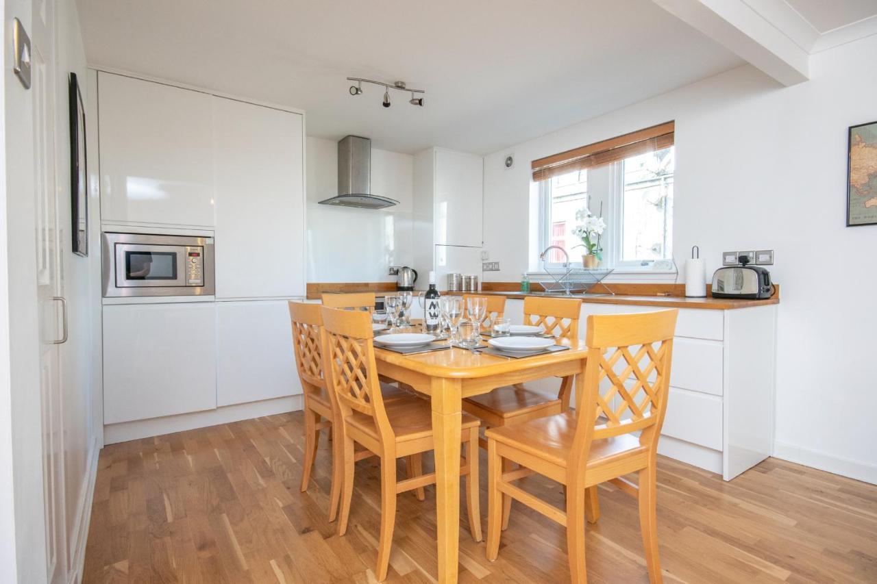 Dwellcome Home Ltd 2 King Beds West End Apt, Half Mile To Union Street Yet Quiet, Free Allocated Parking Space At Rear Entrance & Fast Wifi, Ideal For Long Term Contractor, Corporate, Etc Stays, Regular Housekeeping Option - See Our Site For Assuranc Aberdeen Kültér fotó