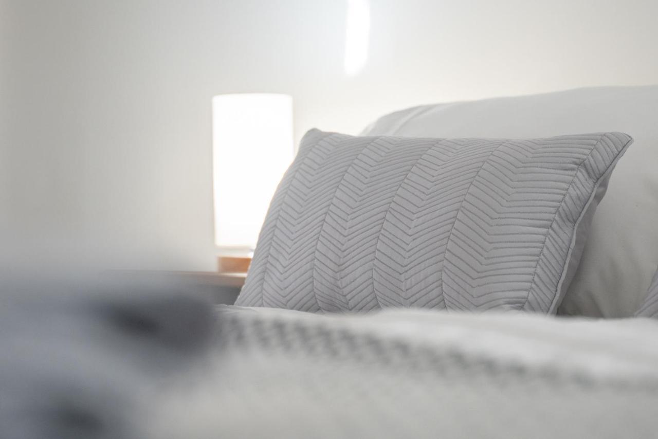 Dwellcome Home Ltd 2 King Beds West End Apt, Half Mile To Union Street Yet Quiet, Free Allocated Parking Space At Rear Entrance & Fast Wifi, Ideal For Long Term Contractor, Corporate, Etc Stays, Regular Housekeeping Option - See Our Site For Assuranc Aberdeen Kültér fotó