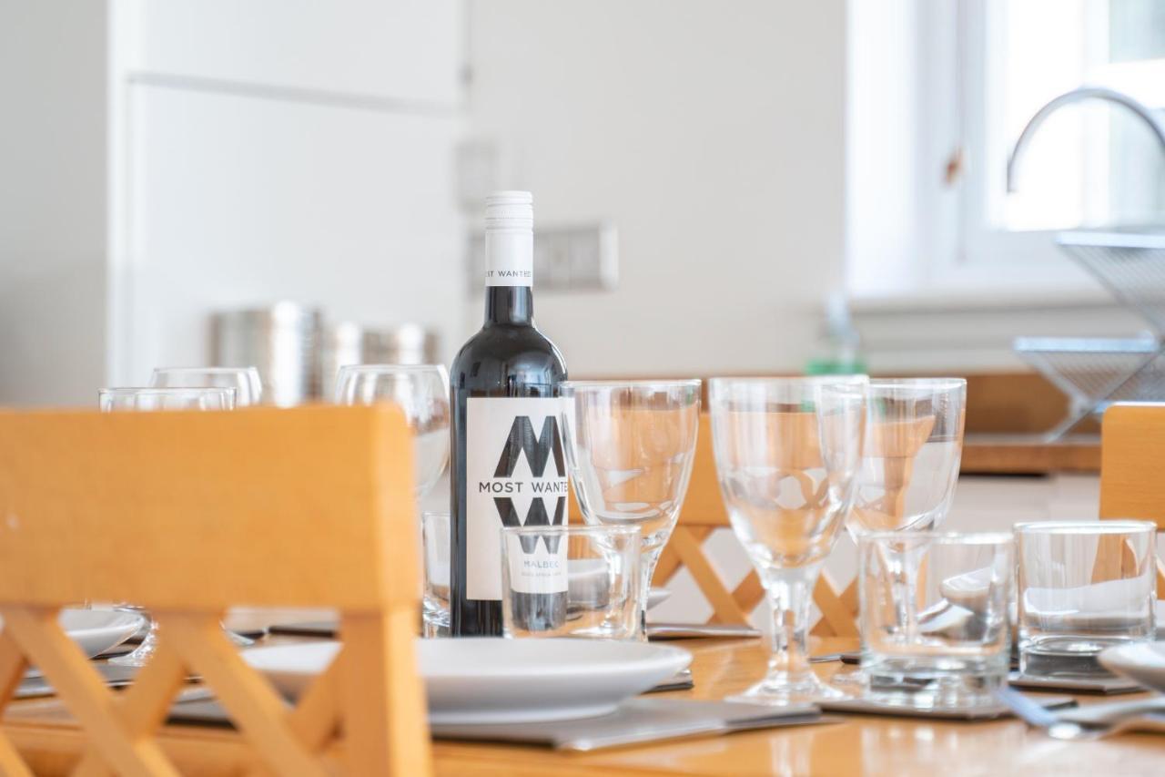 Dwellcome Home Ltd 2 King Beds West End Apt, Half Mile To Union Street Yet Quiet, Free Allocated Parking Space At Rear Entrance & Fast Wifi, Ideal For Long Term Contractor, Corporate, Etc Stays, Regular Housekeeping Option - See Our Site For Assuranc Aberdeen Kültér fotó