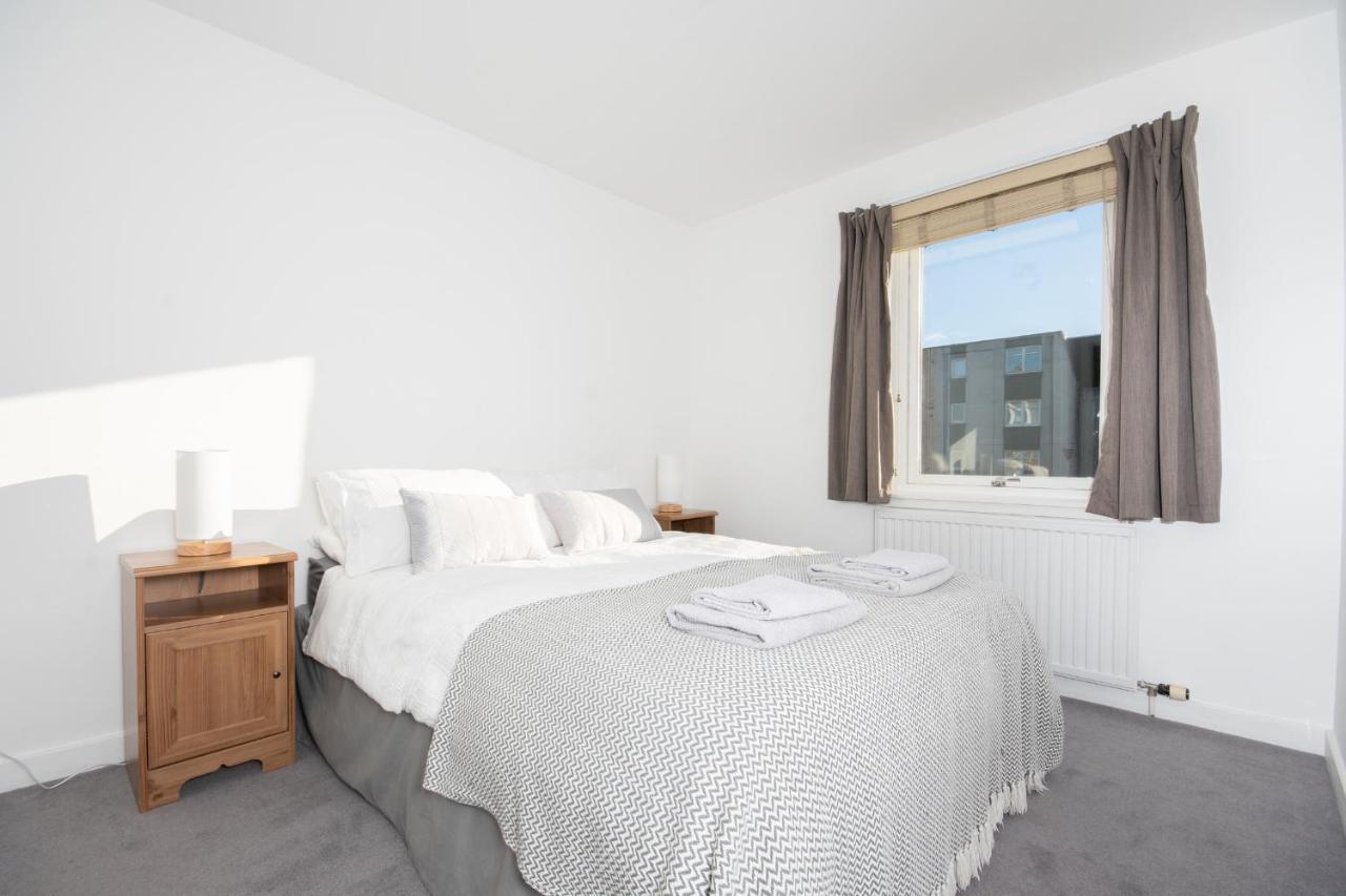 Dwellcome Home Ltd 2 King Beds West End Apt, Half Mile To Union Street Yet Quiet, Free Allocated Parking Space At Rear Entrance & Fast Wifi, Ideal For Long Term Contractor, Corporate, Etc Stays, Regular Housekeeping Option - See Our Site For Assuranc Aberdeen Kültér fotó