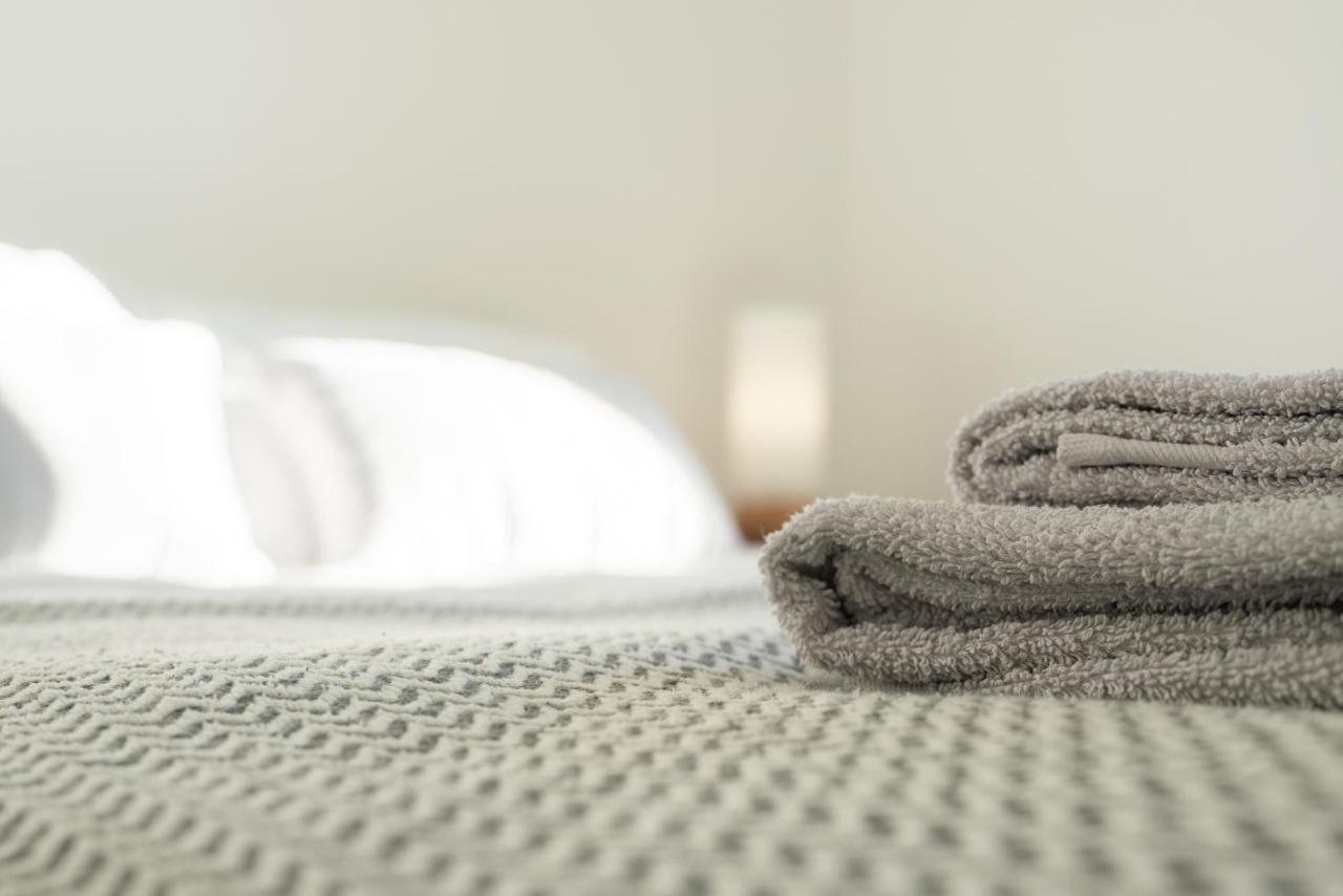 Dwellcome Home Ltd 2 King Beds West End Apt, Half Mile To Union Street Yet Quiet, Free Allocated Parking Space At Rear Entrance & Fast Wifi, Ideal For Long Term Contractor, Corporate, Etc Stays, Regular Housekeeping Option - See Our Site For Assuranc Aberdeen Kültér fotó