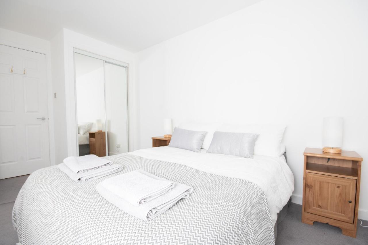Dwellcome Home Ltd 2 King Beds West End Apt, Half Mile To Union Street Yet Quiet, Free Allocated Parking Space At Rear Entrance & Fast Wifi, Ideal For Long Term Contractor, Corporate, Etc Stays, Regular Housekeeping Option - See Our Site For Assuranc Aberdeen Kültér fotó