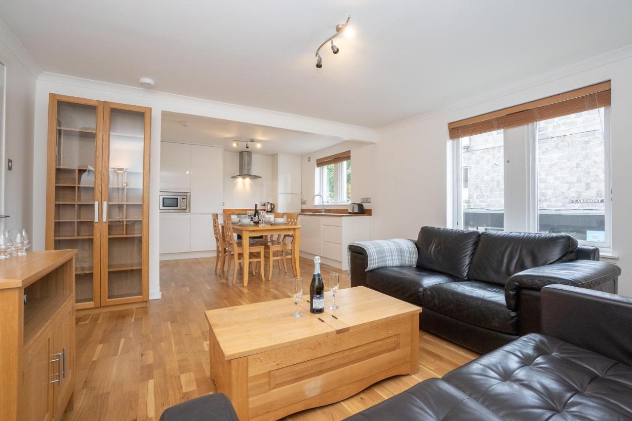 Dwellcome Home Ltd 2 King Beds West End Apt, Half Mile To Union Street Yet Quiet, Free Allocated Parking Space At Rear Entrance & Fast Wifi, Ideal For Long Term Contractor, Corporate, Etc Stays, Regular Housekeeping Option - See Our Site For Assuranc Aberdeen Kültér fotó